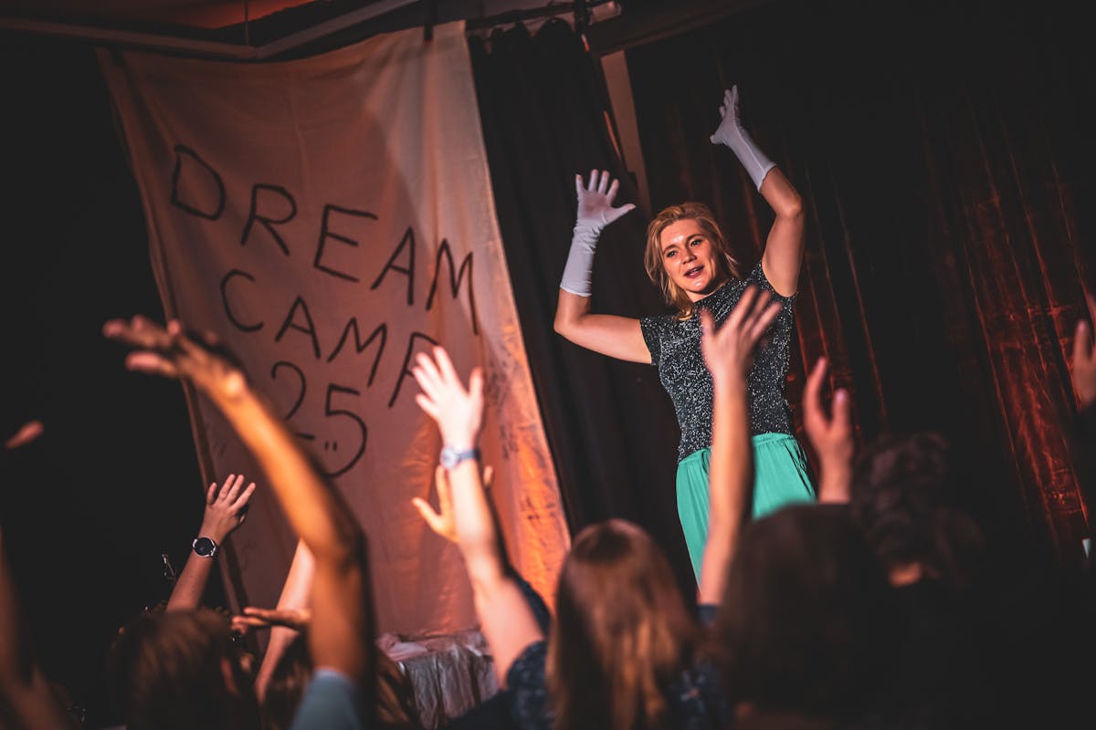 Karen Houge: Dreamgirl